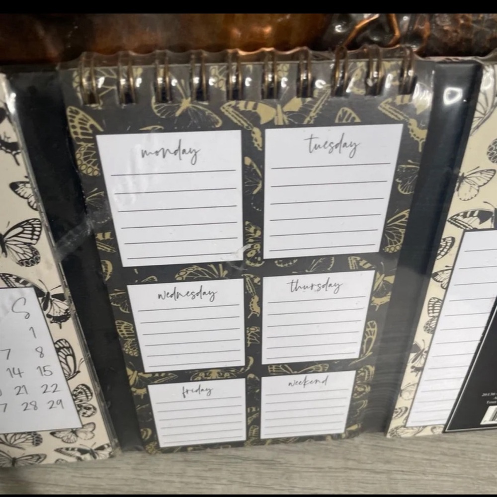 Lady Jayne Flip Calendar Notepad with Stand